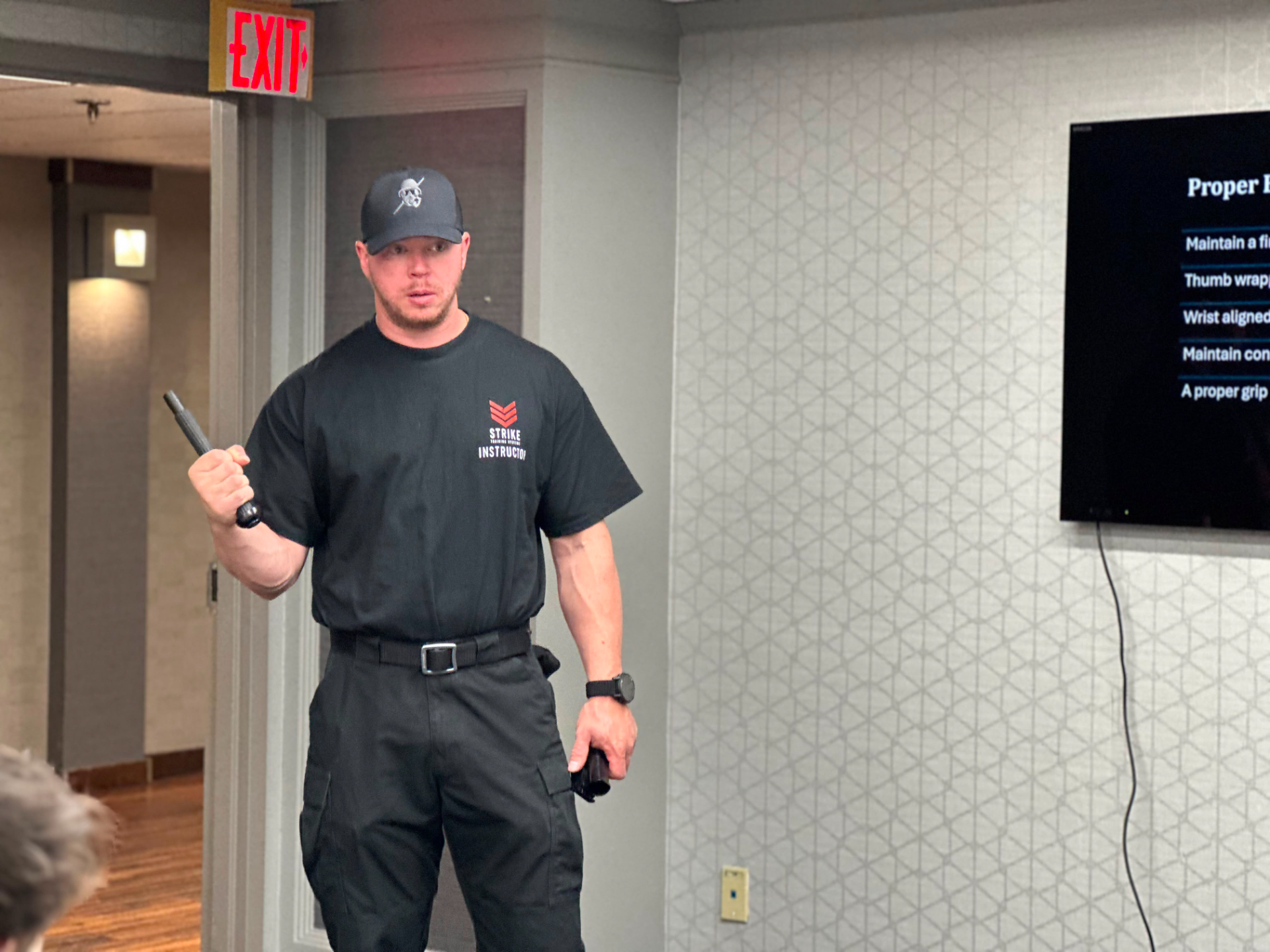 strike-training-systems-calgary-baton-grip-technique-instructor-lecture-01-Calgary