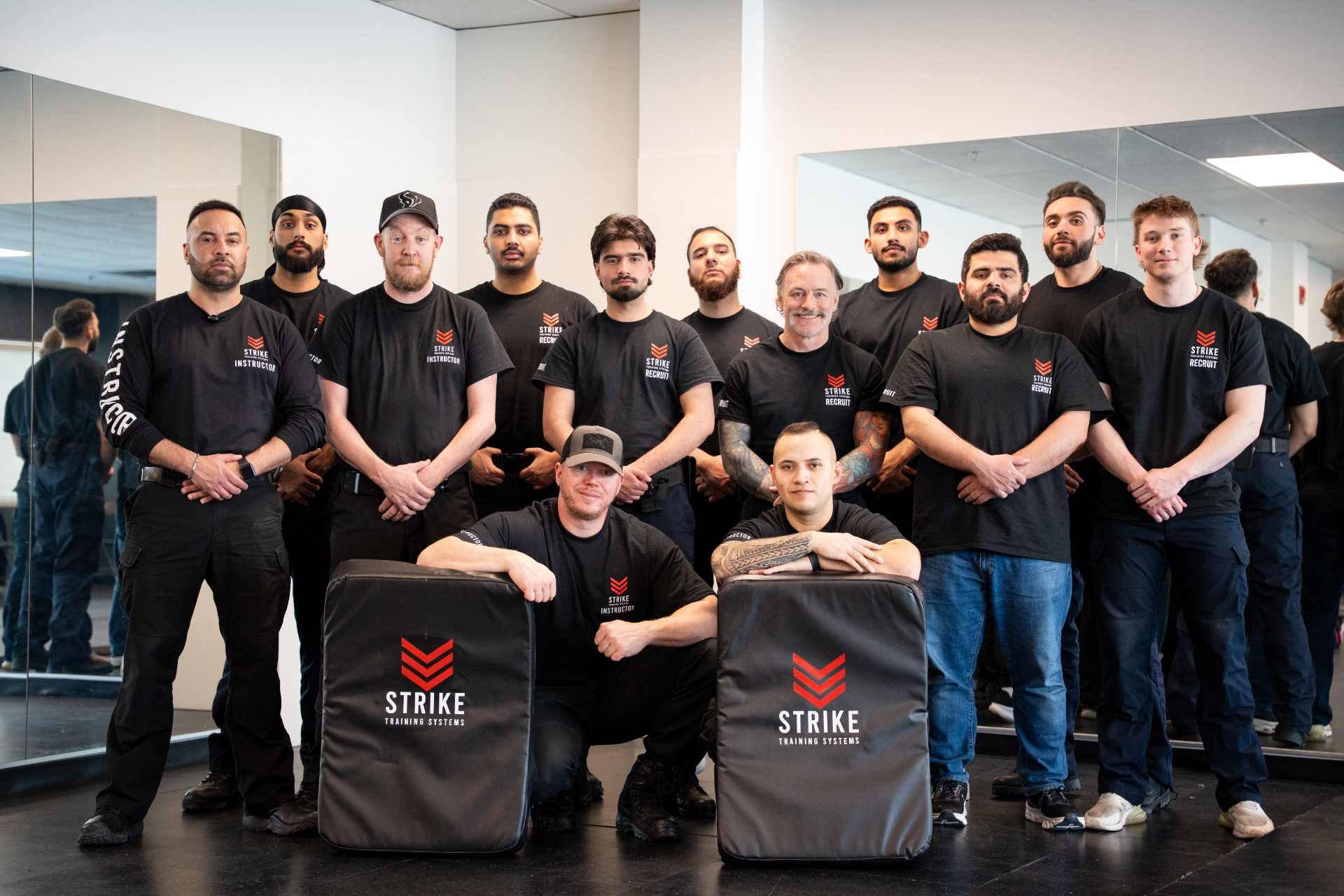 strike-training-systems-calgary-defensive-tactics-class-group-photo-01-Calgary