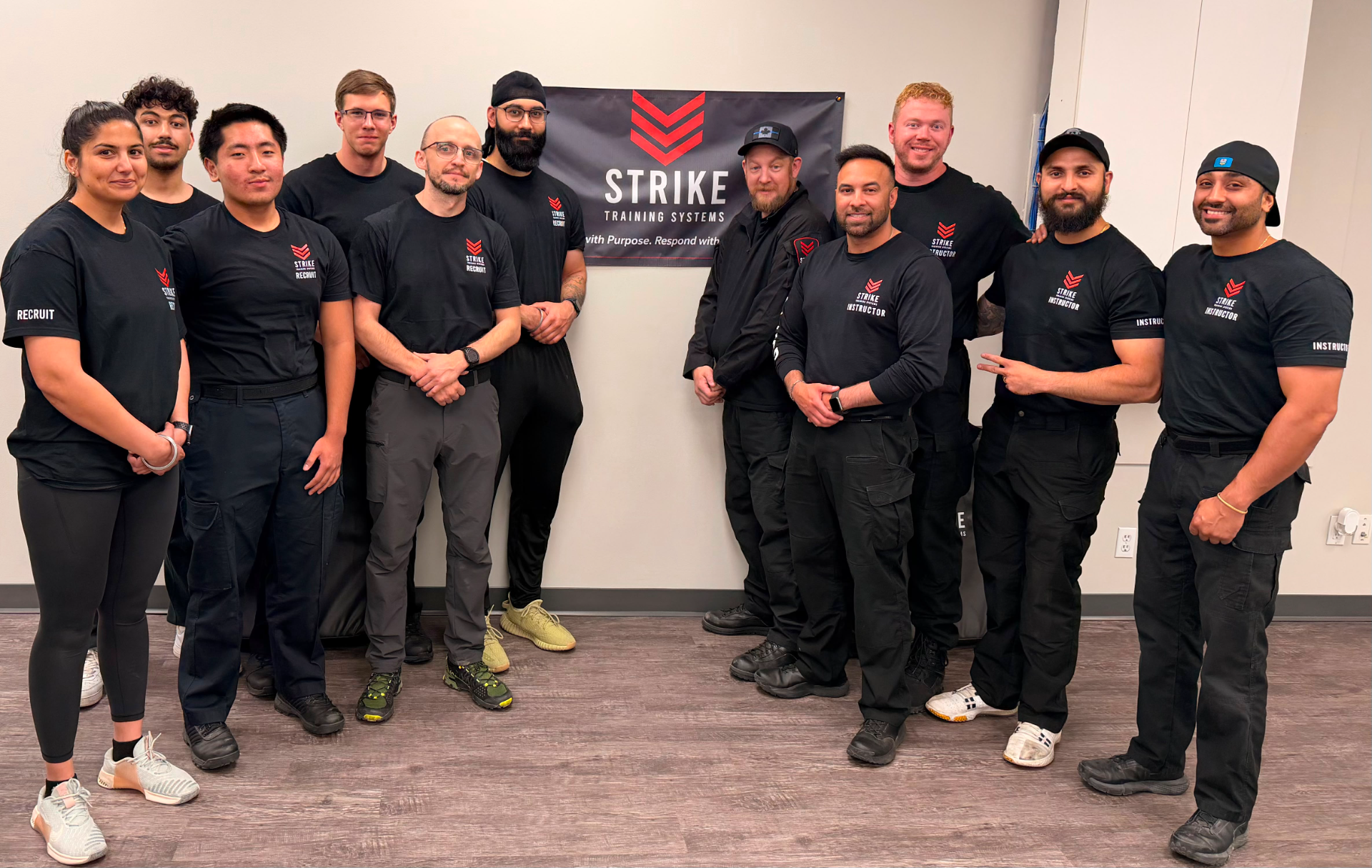 strike-training-systems-calgary-defensive-tactics-class-group-photo-02-Calgary