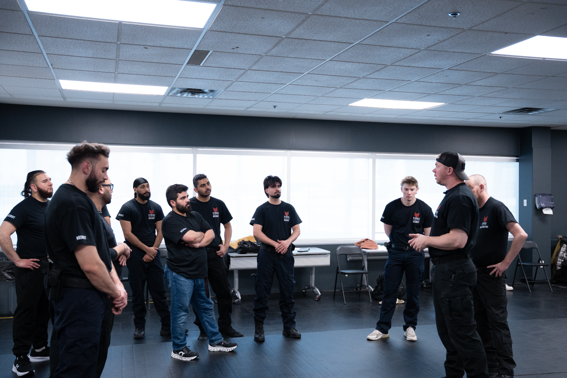 strike-training-systems-calgary-instructor-recruit-briefing-circle-01-Calgary
